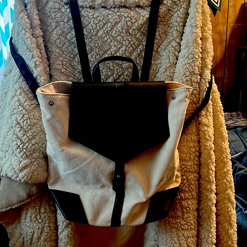 + NWOT Deux Lux Cream & Black Demi Backpack